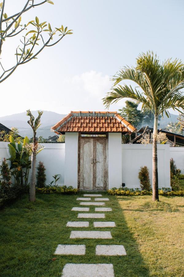 Uhaina Bali *